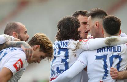 VIDEO Hajduk opet pobjegao Dinamu! Splićani razbili Slaven