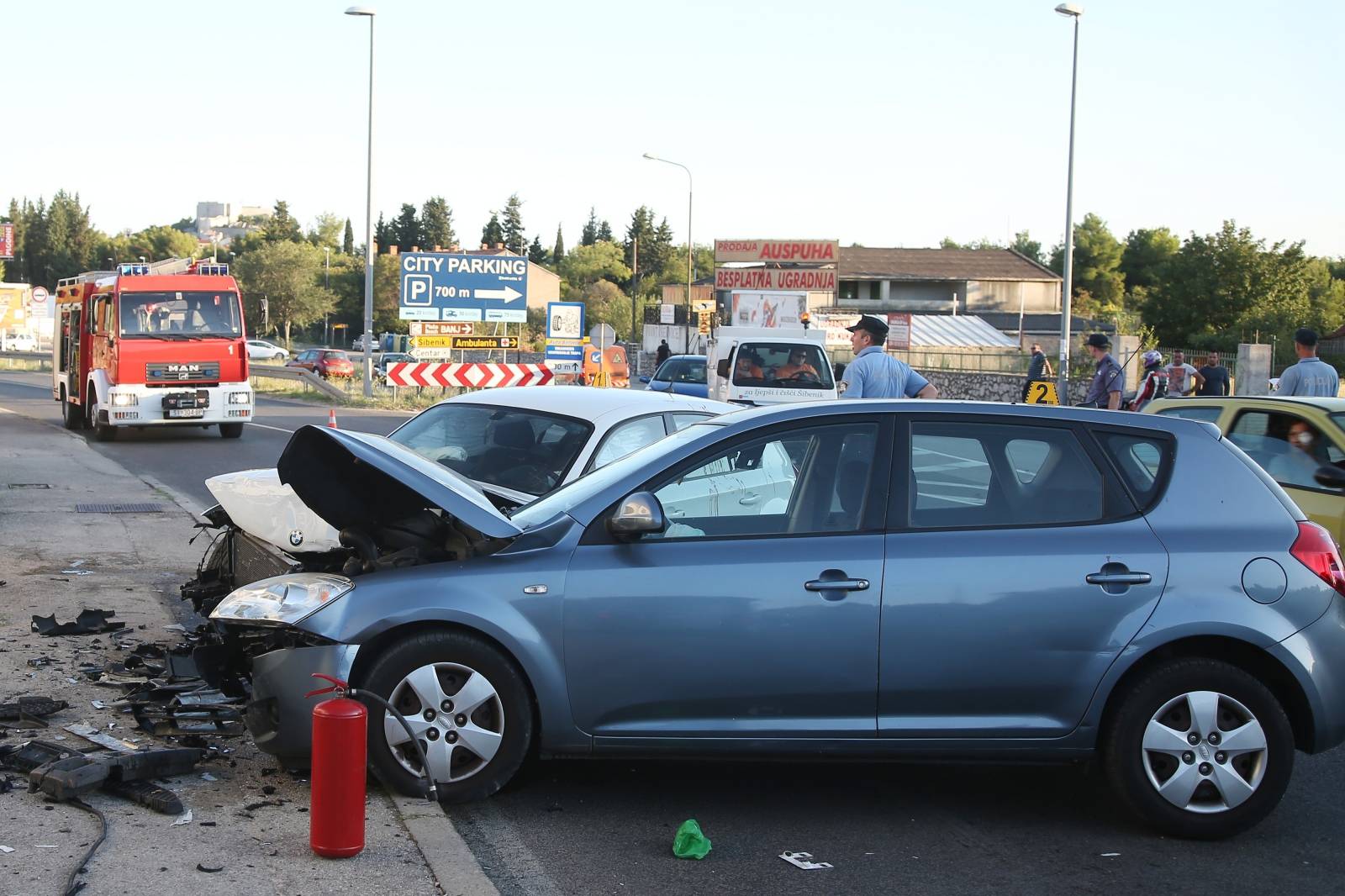 Å ibenik: U sudaru dva osobna vozila ozlijeÄeno viÅ¡e osoba