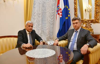 Plenković se može samo moliti da 'operacija Agrokor' uspije...