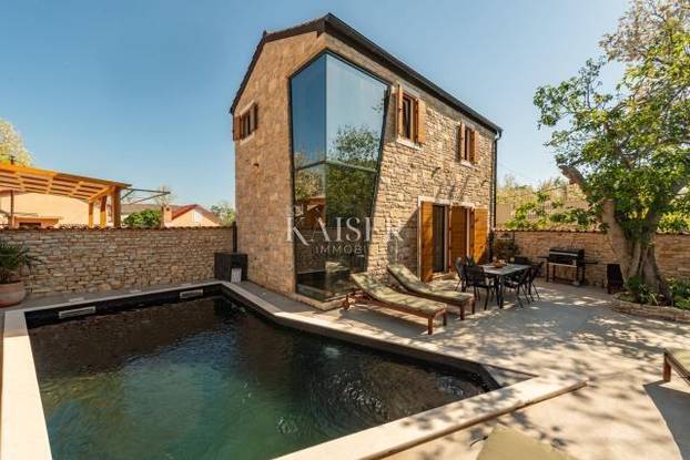 FOTO Ova vila sagrađena od kamena starog 120 godina, a cijena je prava sitnica