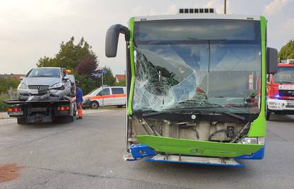 U izlijetanju autobusa u Čileu poginulo je najmanje 10 ljudi
