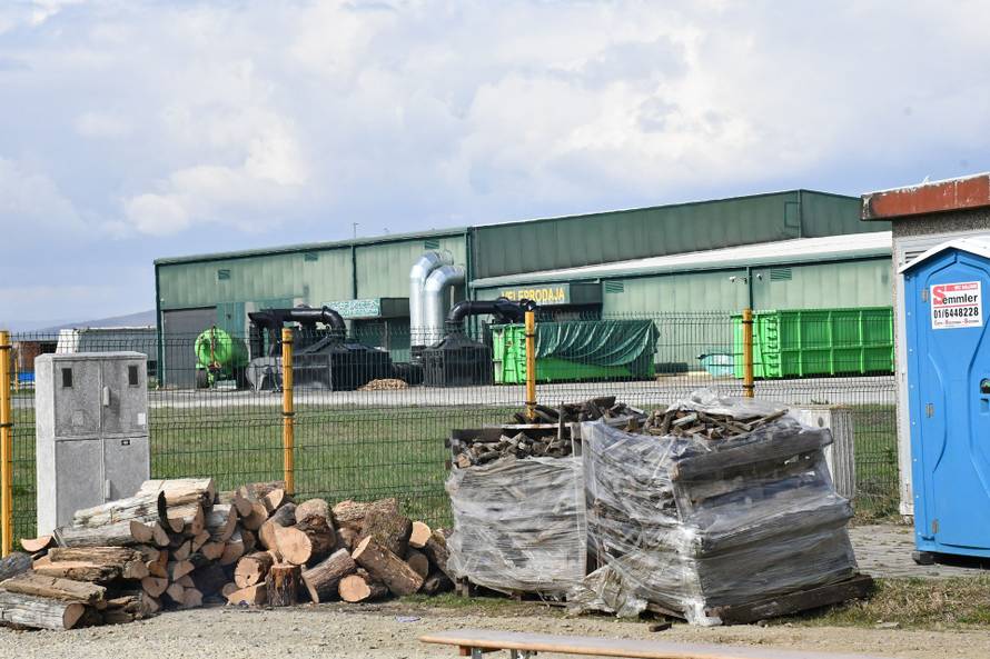 24sata Kutjevo: Mještani već treći dan blokiraju prilaze kompostani iz koje se širi nepodnošljiv smrad