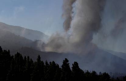 Otok La Palma narastao za 10 hektara, lava se ulila u more i počela se hladiti i okamenjivati