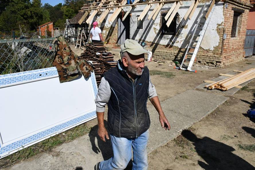 Mala Kopanica: Dvadesetak prijatelja odlučilo je sumještaninu Zoltanu Križanu obnoviti kuću