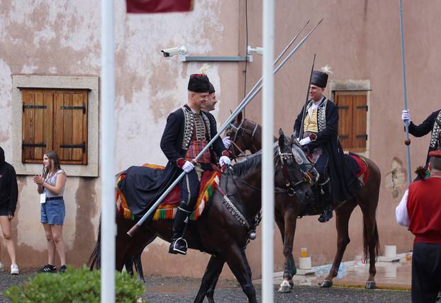 Sinj: Zbog jakog pljuska odgođena 310. Sinjska alka