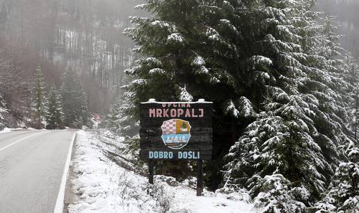 Snijeg je zabijelio Mrkopalj i od krajolika napravio snježnu idilu