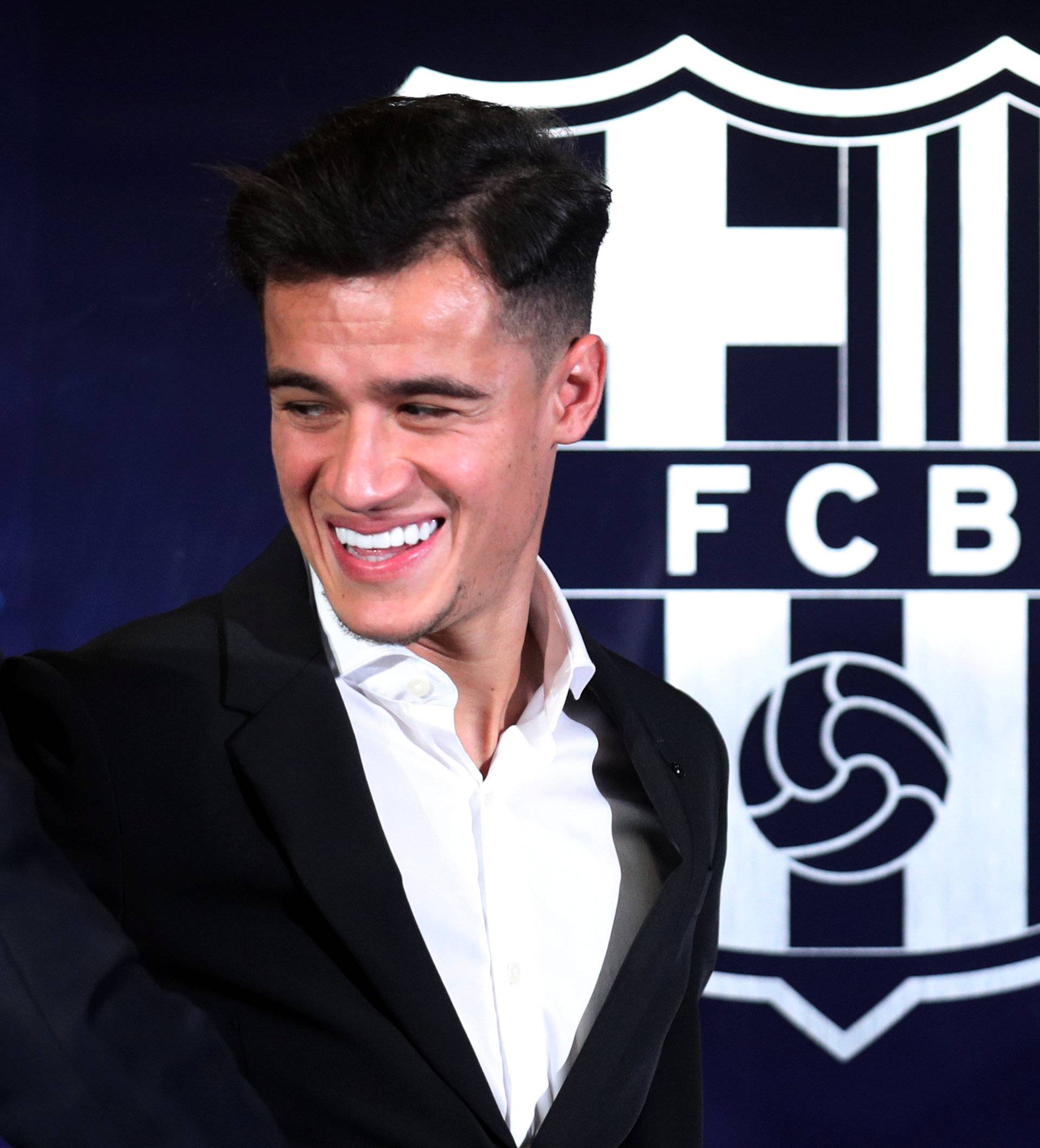 FC Barcelona present new signing Philippe Coutinho