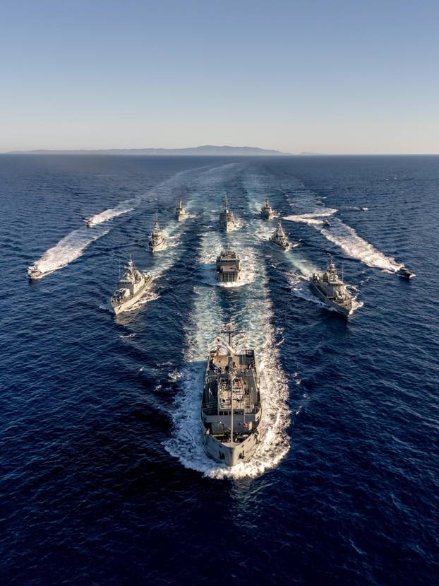 Split: Pogled iz zraka na Hrvatsku ratnu mornaricu koja izvodi vježbu za vojni Mimohod 2025. 