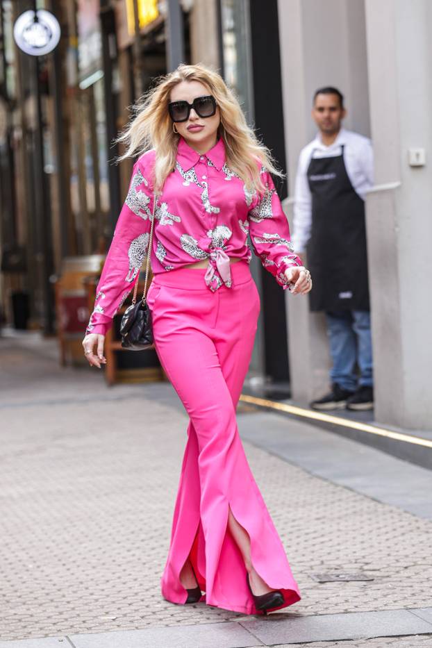 Zagreb: Influencerica Petra Meštrić prošetala centrom grada