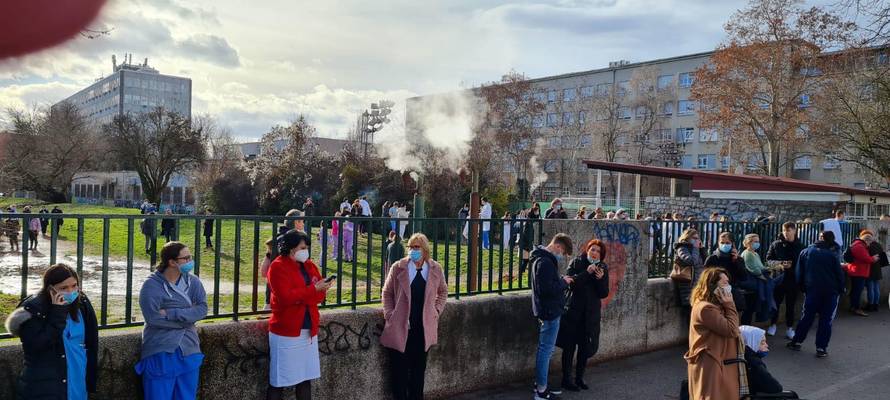 Uživo iz Petrinje: Poginulo je 7 ljudi, grad je u ruševinama...