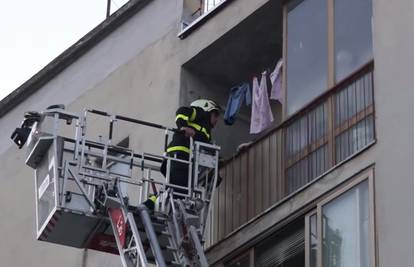 Vatrogasci spašavali dijete, ostalo je zaključano u stanu