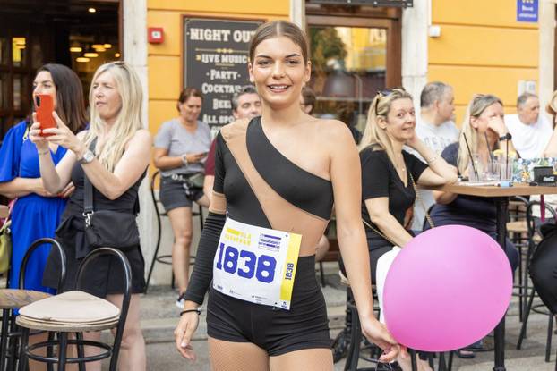 U Puli na Danteovom trgu održana zabavna utrka u štiklama