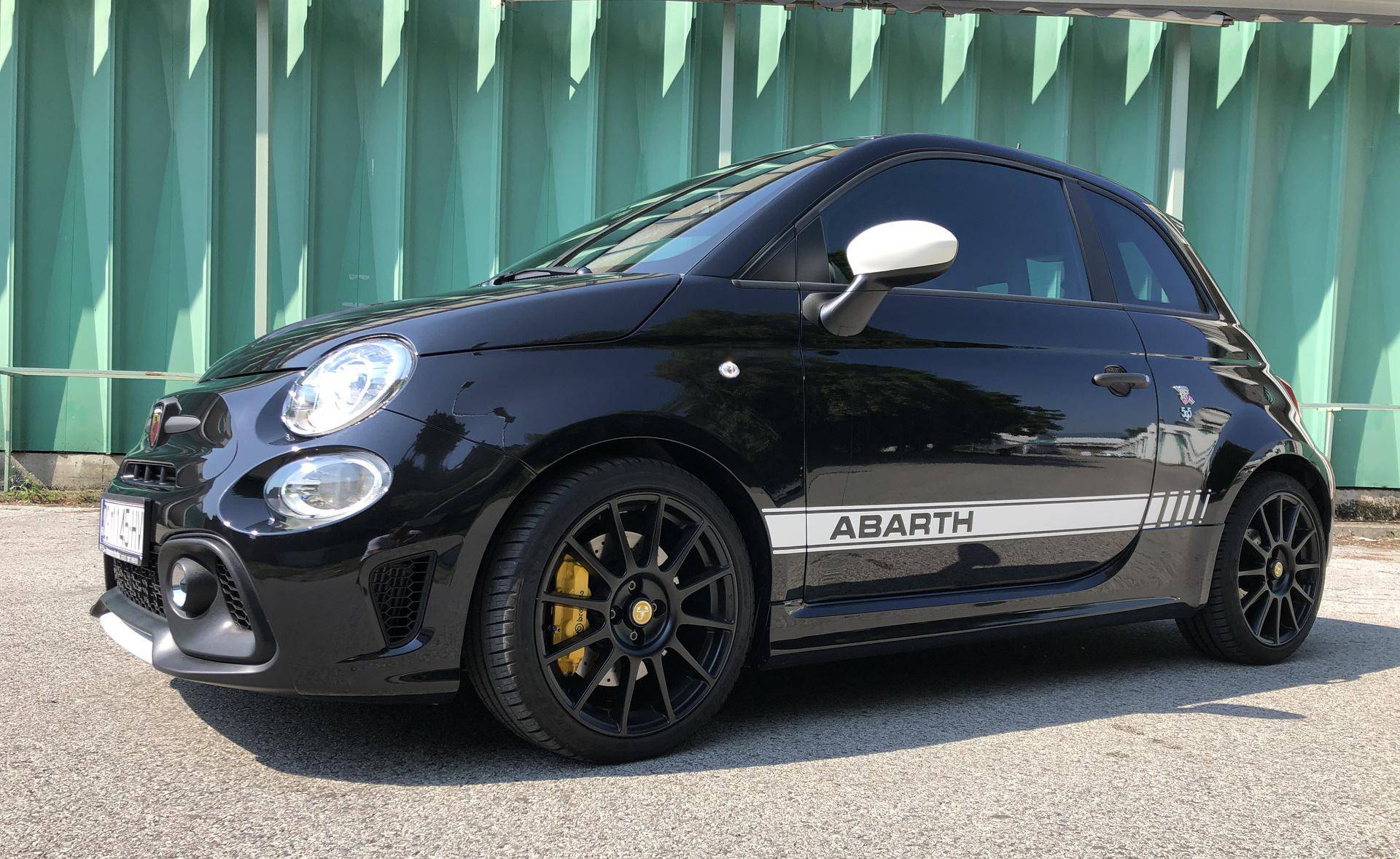 Abarth 595 Esseesse: Slatko malo, glasno i brzo ‘čudovište’