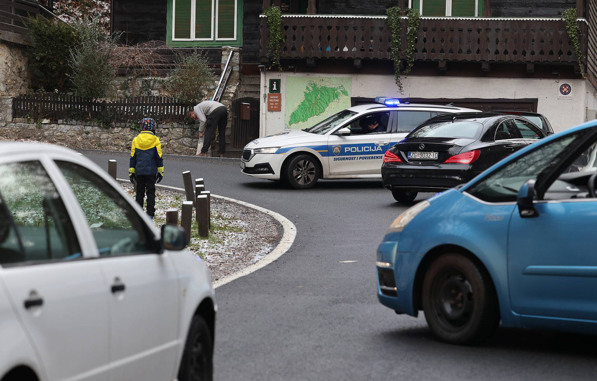 Policija zatvorila sljemensku cestu zbog gužve na vrhu