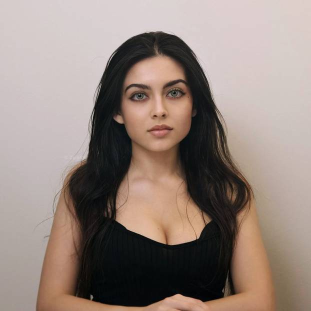 FOTO Zgodna bioinženjerka napustila doktorat: 'Snimam vruće videe i držim instrukcije'