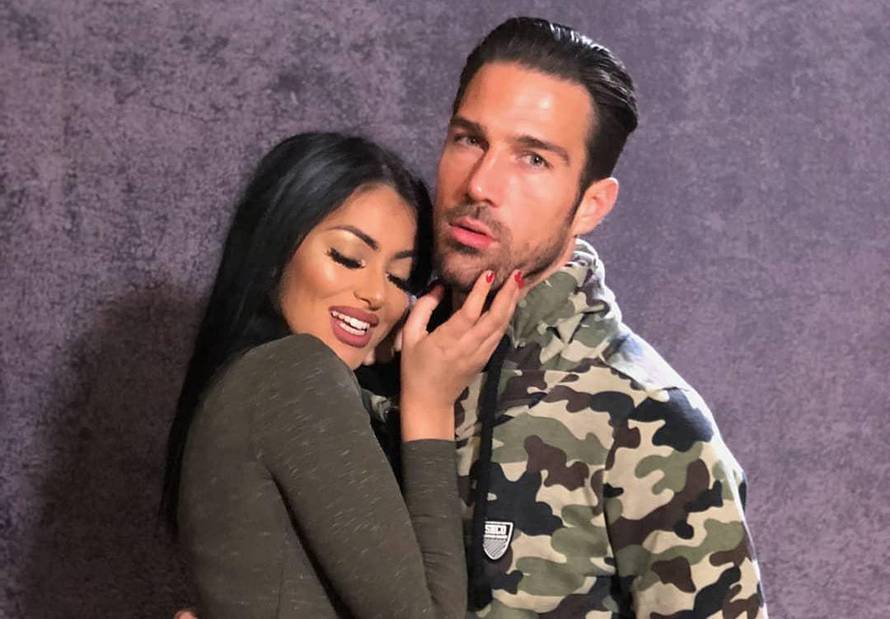 Hanina škola zavođenja: Budite malo koketa, zamahnite kosom