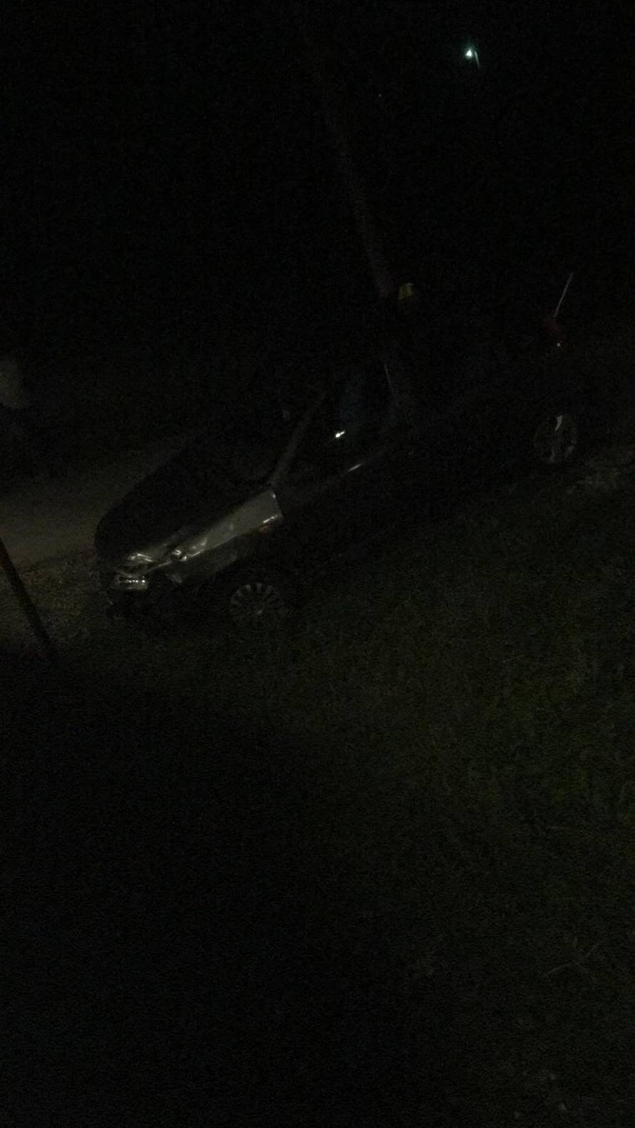 Vlak udario auto, odbacio ga na drugu stranu: Vozač pobjegao