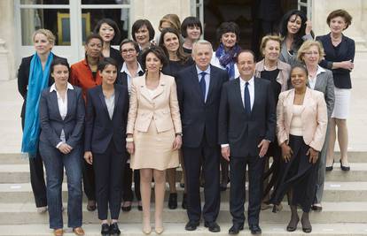 Hollandeove žene: Francuski predsjednik predstavio kabinet