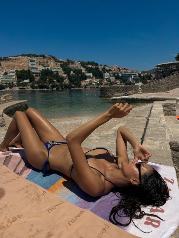 Uh! Laura Gnjatović, ljepotica od 191 centimetar, legla na sunce u minijaturnom bikiniju