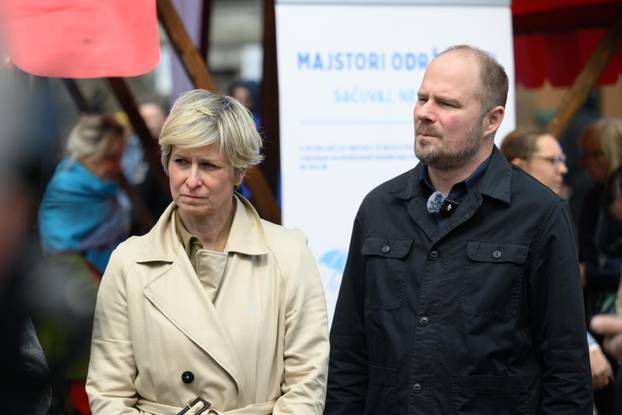 Zagreb: U okviru akcije "Majstori održivosti - sačuvaj, ne bacaj!" povodom Dana planeta Zemlje, obrtnici besplatno popravljali stvari