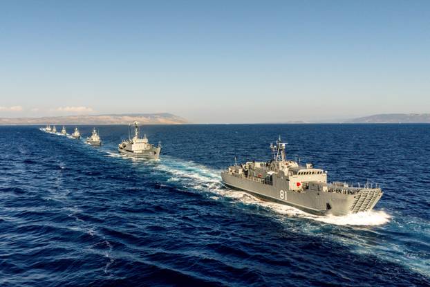 Split: Pogled iz zraka na Hrvatsku ratnu mornaricu koja izvodi vježbu za vojni Mimohod 2025. 