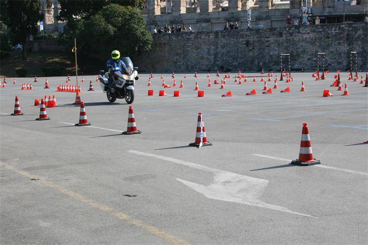 Održano natjecanje prometnih policajaca u vožnji spretnosti u čast poginulog kolege