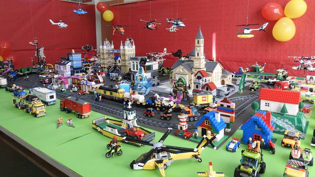 Više od 100.000 kockica: U Pitomači izložba Lego kreacija