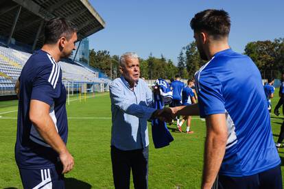 Sjećate se djeda koji je plakao dok je gledao Dinamo? Upoznao je Petka, dobio dres i godišnju