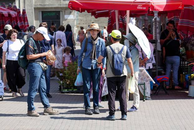 Zagreb: Zbog velikih vrućina građani potražili spas u hladu 