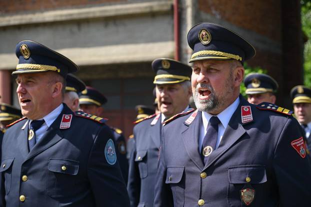 Zagreb: Svečana primopredaja vatrogasnih vozila