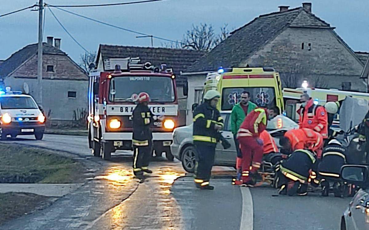 Frontalni sudar u Ivanovcu, dvije žene prevezli u bolnicu