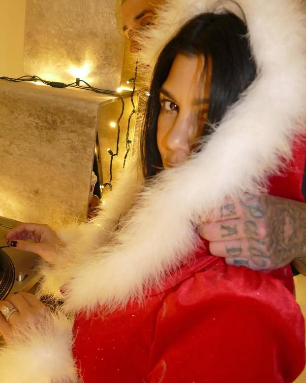 FOTO Kardashianke ovogodišnji Božić provele pomalo neobično za njih: Pogledajte što su radile