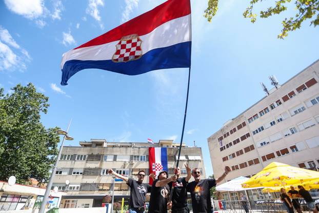 Brojni obožavatelji na ulicama Sinja uoči Thompsonovog koncerta