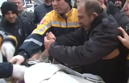 Potresni video iz Turske: Curica je punih sedam sati čekala da je izvuku. Nije puštala očevu ruku