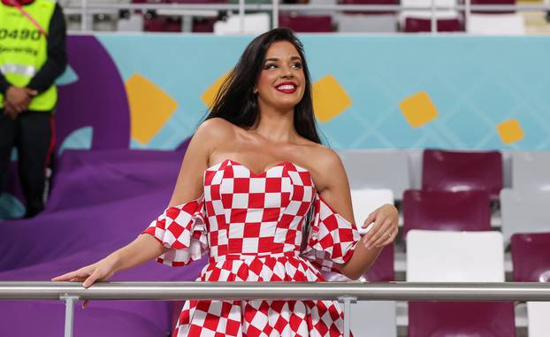 KATAR 2022 - Ivana Knoll u haljini s kockicama na utakmici Hrvatske i Kanade 