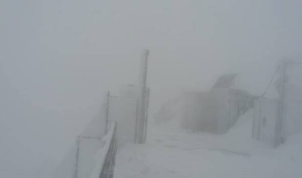 Strašna snježna oluja bjesni na vrhu Biokova, pogledajte video
