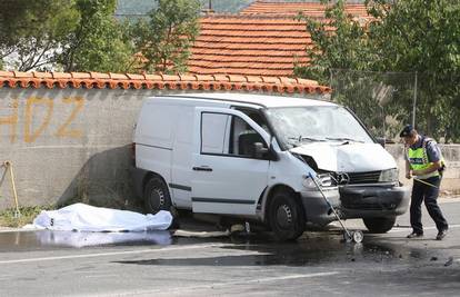Kombi kraj Splita udario u zid, suvozač je preminuo 
