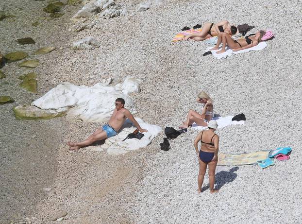 Rijeka: Oni hrabriji uživali u kupanju, a manje hrabri samo u sunčanju na plaži