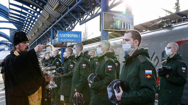 JEDNOKRATNA NE DIRAJ Conscripts depart for service with Russian Army