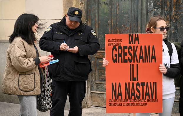 Zagreb: Ispred Gradske skupštine razvili transparent zbog ne uvođenja seksualnog obrazovanja