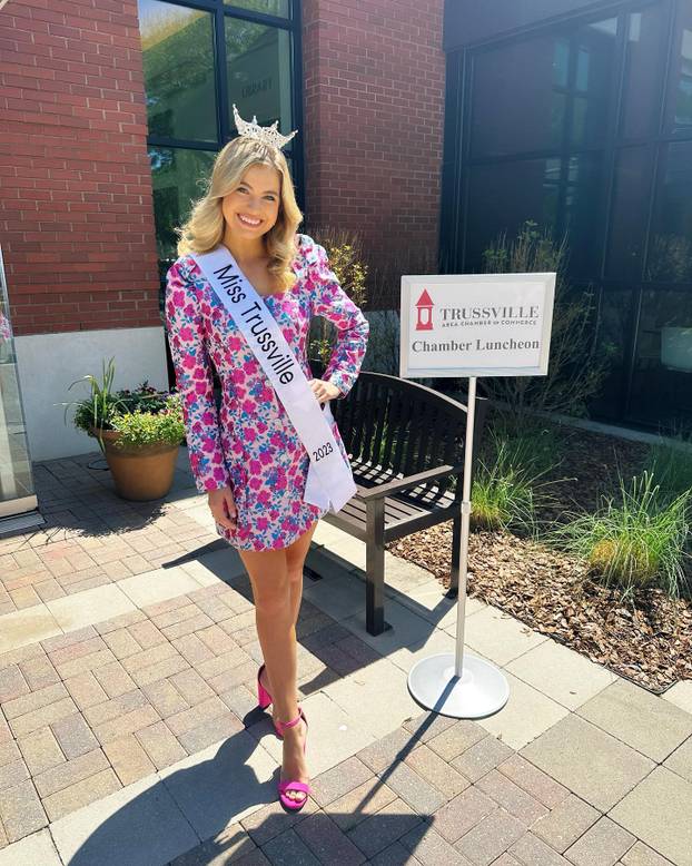 FOTO Zaručnica NBA gorostasa nova Miss Amerike. Razlika u visini je gotovo pola metra!