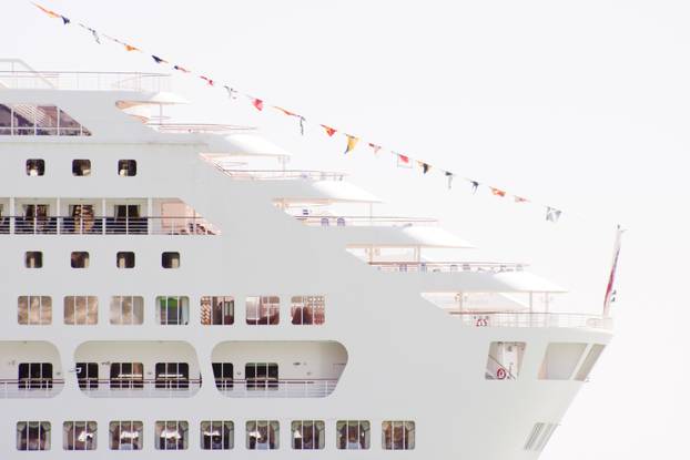 Ovo su tajne na kruzerima koje sigurno niste znali: Tajni bazen za posadu, magneti u zidovima