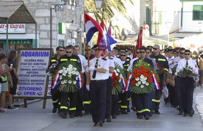 Vodice: Položili su vijence vatrogascima s Kornata