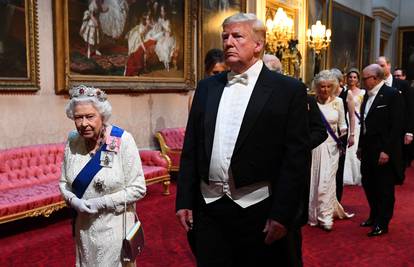 Banket za Donalda: Hvalio je kraljicu i opet prekršio protokol