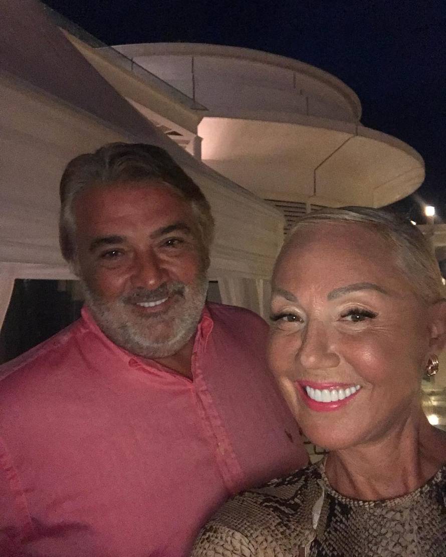 Nema štednje: Lepa Brena ima mikrofon od 222 tisuće kuna