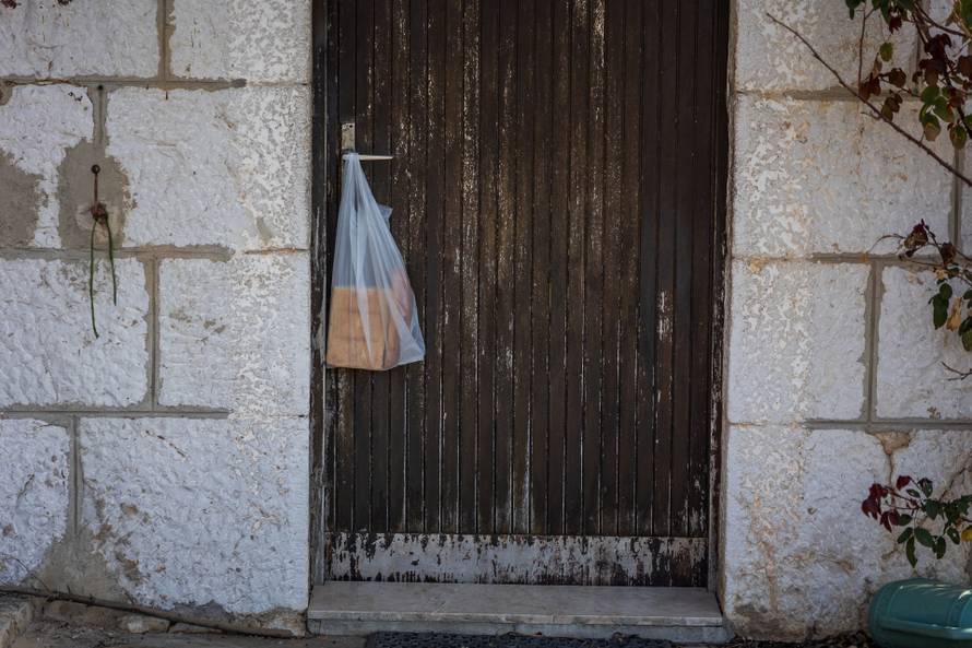 Katuni Kreševo: Reportaža o dostavi kruha u malenim zaselcima Dalmatinske zagore