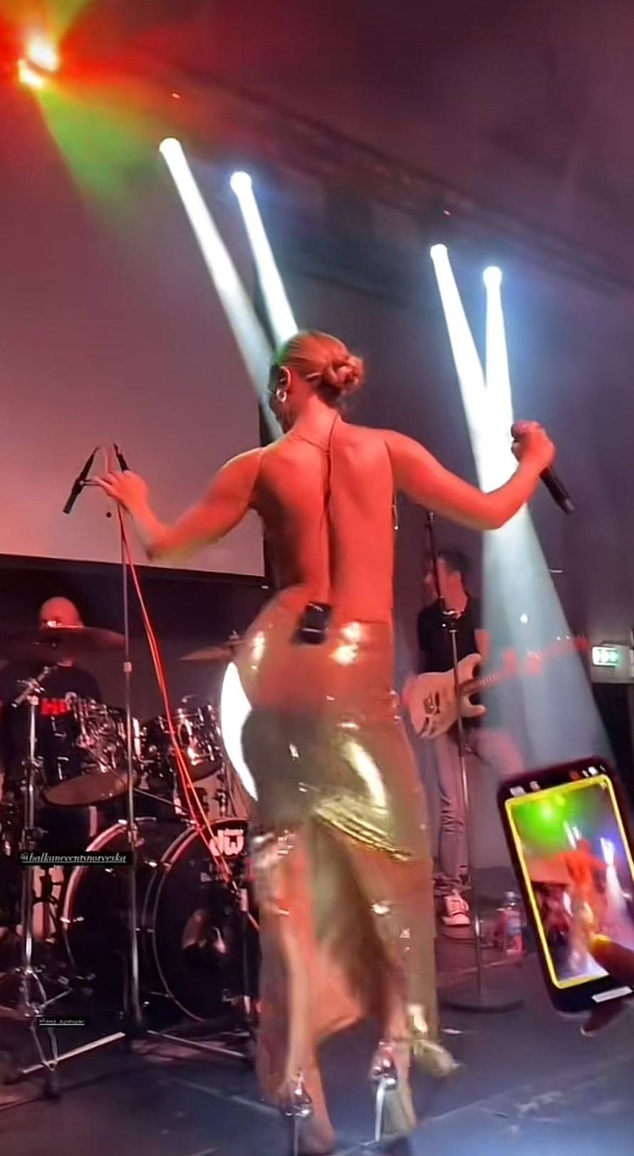 Tea Tairović zapjevala u dalekoj Norveškoj. No, mnogi su vidjeli da ima mali problem s grudima