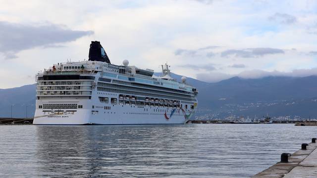 Rijeka: Kruzer Norwegian Dawn uplovio u riječku luku