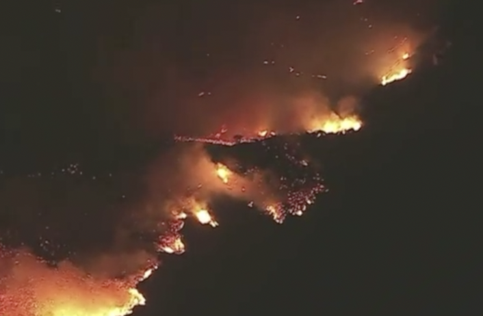 VIDEO Ogroman požar bijesni u Kaliforniji. Otkazali nastavu na sveučilištu, zaprijetio i kućama