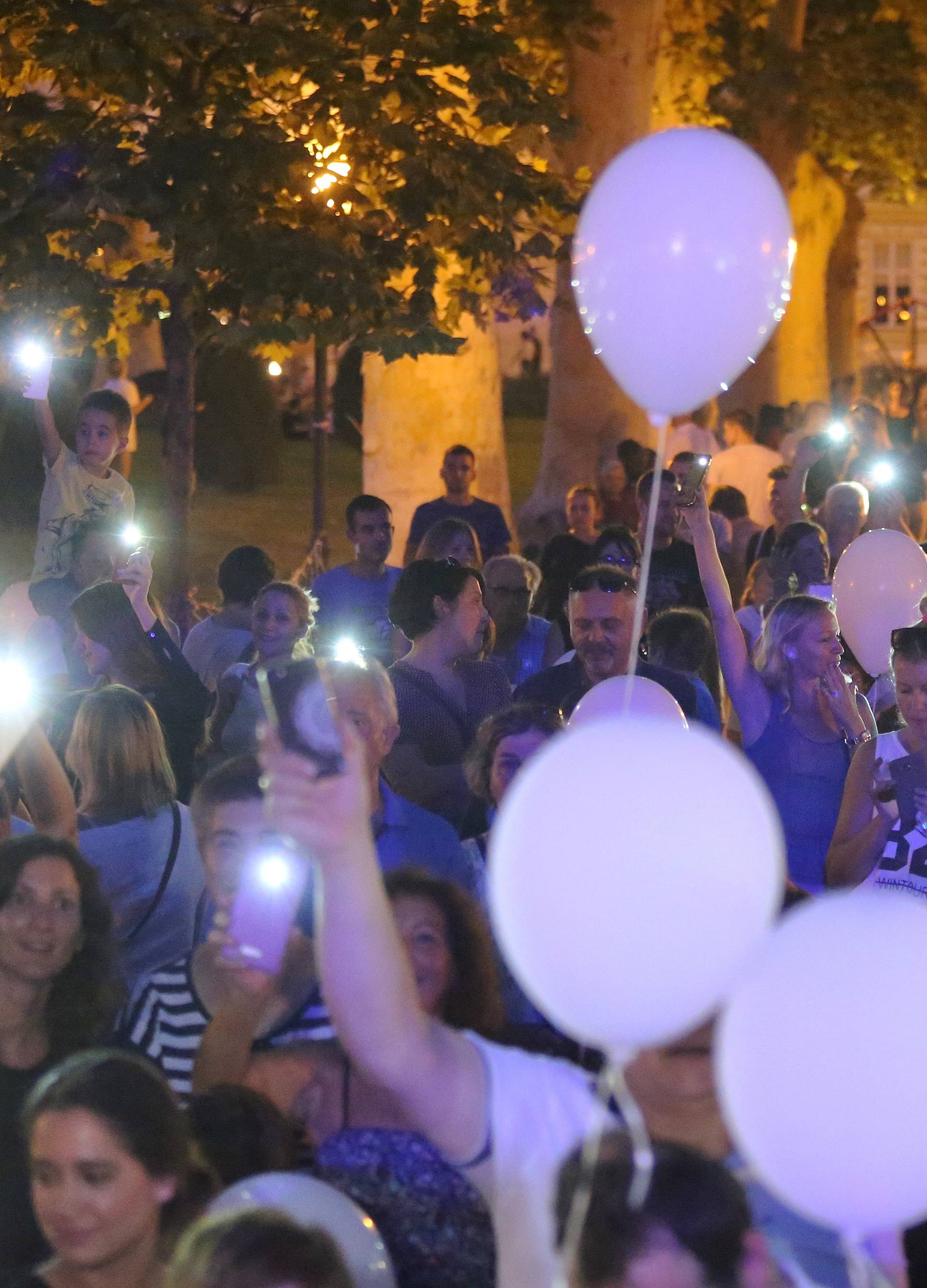 Zbog pritiska i Vodice odustale od puštanja letećih lampiona